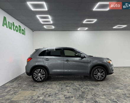 Серый Мицубиси Outlander Sport, объемом двигателя 2 л и пробегом 105 тыс. км за 12900 $, фото 3 на Automoto.ua