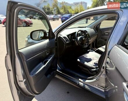 Серый Мицубиси Outlander Sport, объемом двигателя 2 л и пробегом 165 тыс. км за 14000 $, фото 7 на Automoto.ua
