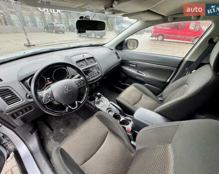 Серый Мицубиси Outlander Sport, объемом двигателя 2 л и пробегом 172 тыс. км за 12700 $, фото 11 на Automoto.ua