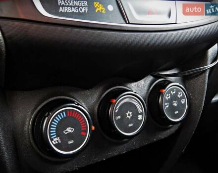 Серый Мицубиси Outlander Sport, объемом двигателя 2 л и пробегом 120 тыс. км за 11700 $, фото 10 на Automoto.ua