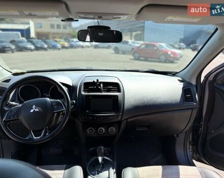 Серый Мицубиси Outlander Sport, объемом двигателя 2 л и пробегом 165 тыс. км за 14000 $, фото 8 на Automoto.ua