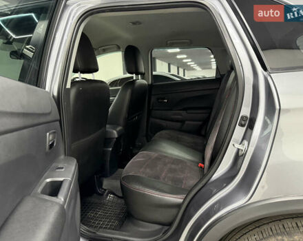 Серый Мицубиси Outlander Sport, объемом двигателя 2 л и пробегом 105 тыс. км за 12900 $, фото 21 на Automoto.ua