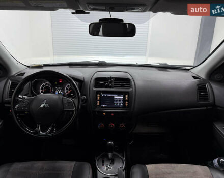 Серый Мицубиси Outlander Sport, объемом двигателя 2 л и пробегом 105 тыс. км за 12900 $, фото 8 на Automoto.ua