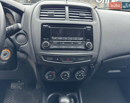 Серый Мицубиси Outlander Sport, объемом двигателя 2 л и пробегом 172 тыс. км за 12700 $, фото 16 на Automoto.ua