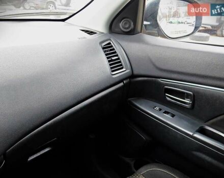 Серый Мицубиси Outlander Sport, объемом двигателя 2 л и пробегом 120 тыс. км за 11700 $, фото 12 на Automoto.ua