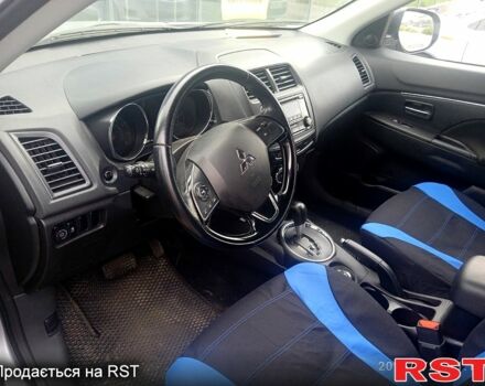 Серый Мицубиси Outlander Sport, объемом двигателя 2 л и пробегом 120 тыс. км за 11700 $, фото 4 на Automoto.ua