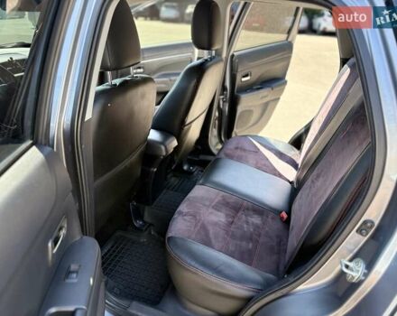 Серый Мицубиси Outlander Sport, объемом двигателя 2 л и пробегом 165 тыс. км за 14000 $, фото 6 на Automoto.ua