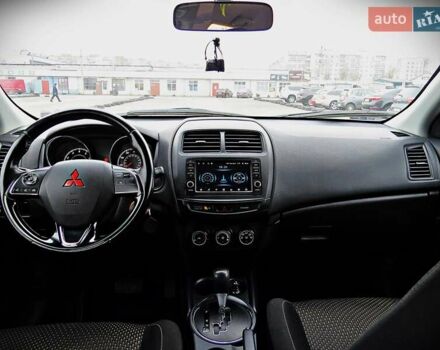 Серый Мицубиси Outlander Sport, объемом двигателя 2 л и пробегом 120 тыс. км за 11700 $, фото 14 на Automoto.ua