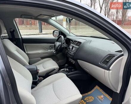 Серый Мицубиси Outlander Sport, объемом двигателя 2 л и пробегом 92 тыс. км за 12400 $, фото 7 на Automoto.ua