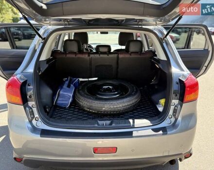 Серый Мицубиси Outlander Sport, объемом двигателя 2 л и пробегом 165 тыс. км за 14000 $, фото 9 на Automoto.ua