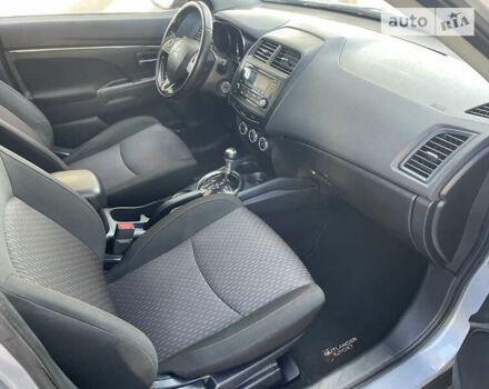 Серый Мицубиси Outlander Sport, объемом двигателя 0 л и пробегом 88 тыс. км за 11900 $, фото 6 на Automoto.ua