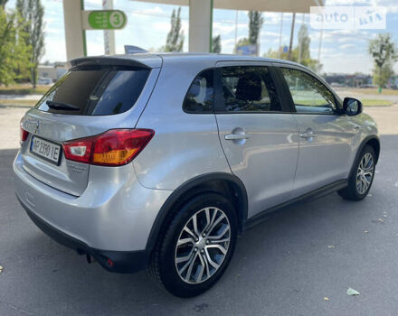 Серый Мицубиси Outlander Sport, объемом двигателя 0 л и пробегом 88 тыс. км за 11900 $, фото 4 на Automoto.ua