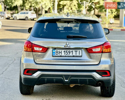 Серый Мицубиси Outlander Sport, объемом двигателя 2 л и пробегом 71 тыс. км за 13900 $, фото 4 на Automoto.ua