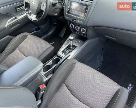 Серый Мицубиси Outlander Sport, объемом двигателя 2 л и пробегом 72 тыс. км за 16900 $, фото 11 на Automoto.ua