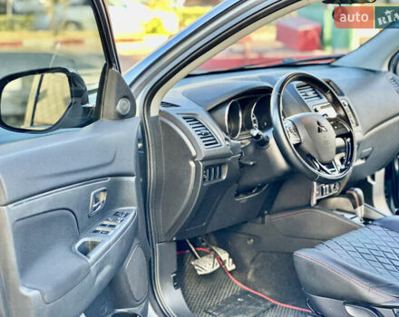 Серый Мицубиси Outlander Sport, объемом двигателя 2 л и пробегом 71 тыс. км за 13900 $, фото 20 на Automoto.ua