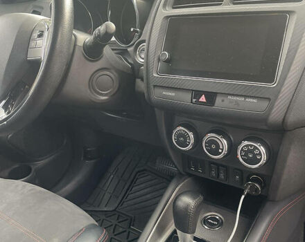 Серый Мицубиси Outlander Sport, объемом двигателя 2.4 л и пробегом 105 тыс. км за 16900 $, фото 3 на Automoto.ua