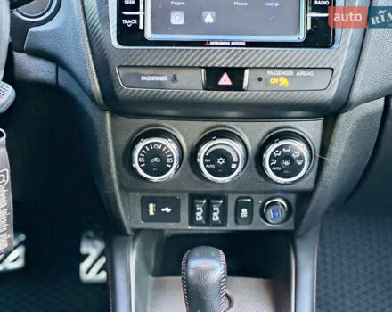 Серый Мицубиси Outlander Sport, объемом двигателя 2 л и пробегом 71 тыс. км за 13900 $, фото 31 на Automoto.ua