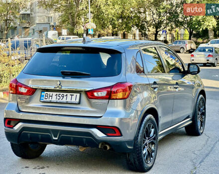Серый Мицубиси Outlander Sport, объемом двигателя 2 л и пробегом 71 тыс. км за 13900 $, фото 5 на Automoto.ua