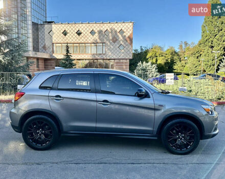 Серый Мицубиси Outlander Sport, объемом двигателя 2 л и пробегом 71 тыс. км за 13900 $, фото 8 на Automoto.ua
