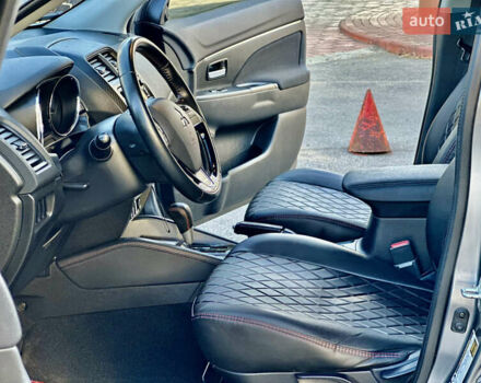 Серый Мицубиси Outlander Sport, объемом двигателя 2 л и пробегом 71 тыс. км за 13900 $, фото 22 на Automoto.ua