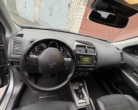 Серый Мицубиси Outlander Sport, объемом двигателя 2.4 л и пробегом 86 тыс. км за 15800 $, фото 12 на Automoto.ua