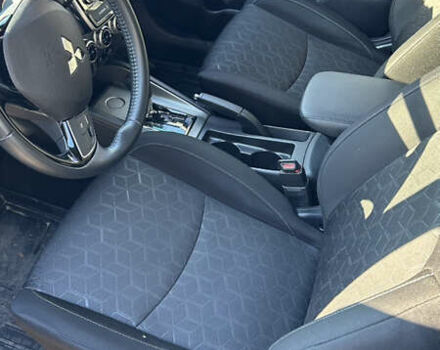 Серый Мицубиси Outlander Sport, объемом двигателя 2 л и пробегом 75 тыс. км за 16900 $, фото 5 на Automoto.ua
