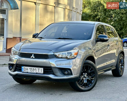 Серый Мицубиси Outlander Sport, объемом двигателя 2 л и пробегом 71 тыс. км за 13900 $, фото 1 на Automoto.ua
