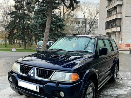 Синий Мицубиси Shogun, объемом двигателя 2.5 л и пробегом 200 тыс. км за 5113 $, фото 1 на Automoto.ua