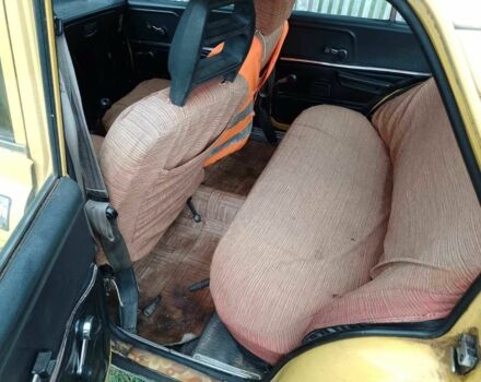 Желтый Москвич / АЗЛК 2140, объемом двигателя 0 л и пробегом 9 тыс. км за 404 $, фото 2 на Automoto.ua