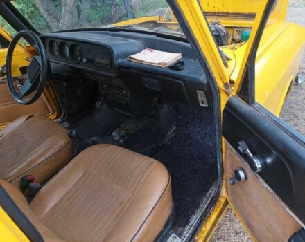 Желтый Москвич / АЗЛК 2140, объемом двигателя 0 л и пробегом 1000 тыс. км за 550 $, фото 6 на Automoto.ua