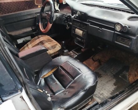 Белый Москвич / АЗЛК 2141, объемом двигателя 1.5 л и пробегом 1 тыс. км за 382 $, фото 4 на Automoto.ua