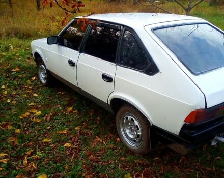 Белый Москвич / АЗЛК 2141, объемом двигателя 1.6 л и пробегом 180 тыс. км за 350 $, фото 3 на Automoto.ua