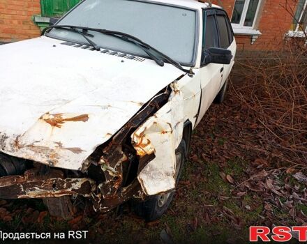 Белый Москвич / АЗЛК 2141, объемом двигателя 1.6 л и пробегом 190 тыс. км за 600 $, фото 2 на Automoto.ua