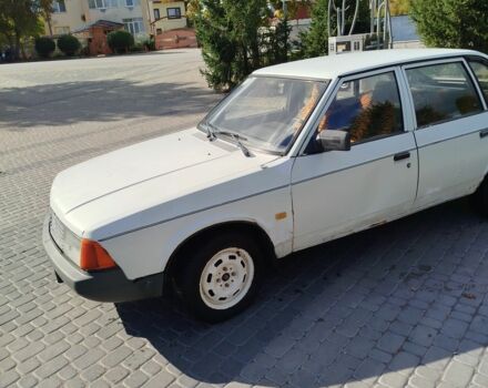 Москвич / АЗЛК 2141 1992 в Виннице на Automoto.ua Белый Москвич / АЗЛК 2141, объемом двигателя 1.5 л и пробегом 198 тыс. км за 435 $, фото 2 на Automoto.ua