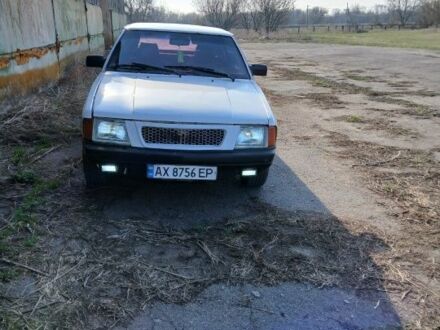Белый Москвич / АЗЛК 2141, объемом двигателя 2 л и пробегом 100 тыс. км за 1200 $, фото 1 на Automoto.ua