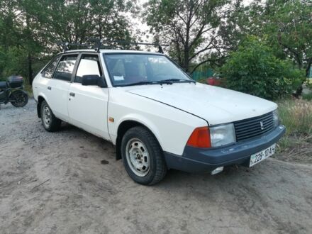 Москвич / АЗЛК 2141 1993 у Кривому Розі на Automoto.ua Білий Москвич / АЗЛК 2141, об'ємом двигуна 1.5 л та пробігом 250 тис. км за 677 $, фото 1 на Automoto.ua