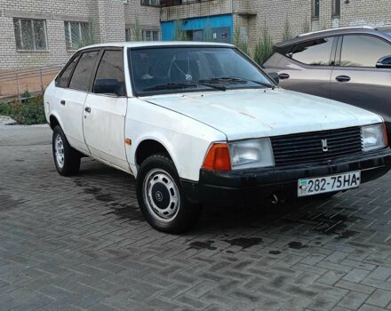 Белый Москвич / АЗЛК 2141, объемом двигателя 1.5 л и пробегом 200 тыс. км за 477 $, фото 1 на Automoto.ua