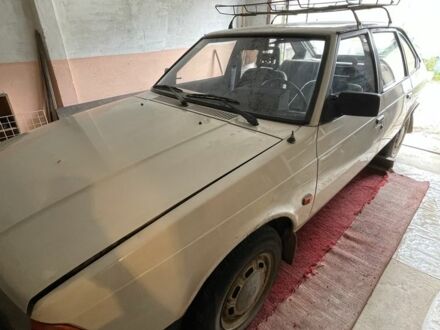 Москвич / АЗЛК 2141 1991 в Черновцах на Automoto.ua Бежевый Москвич / АЗЛК 2141, объемом двигателя 0 л и пробегом 200 тыс. км за 604 $, фото 1 на Automoto.ua