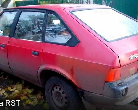 Москвич / АЗЛК 2141 1990 в Лохвице на Automoto.ua Красный Москвич / АЗЛК 2141, объемом двигателя 1.6 л и пробегом 350 тыс. км за 1070 $, фото 5 на Automoto.ua