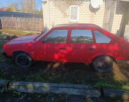 Красный Москвич / АЗЛК 2141, объемом двигателя 1.5 л и пробегом 258 тыс. км за 617 $, фото 2 на Automoto.ua