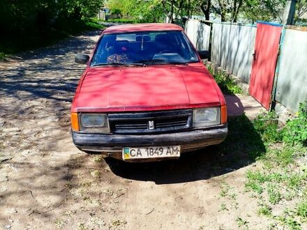 Москвич / АЗЛК 2141 1992 у Черкасах на Automoto.ua Червоний Москвич / АЗЛК 2141, об'ємом двигуна 17 л та пробігом 0 тис. км за 300 $, фото 1 на Automoto.ua