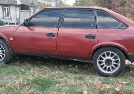 Москвич / АЗЛК 2141 1993 в Николаеве на Automoto.ua Красный Москвич / АЗЛК 2141, объемом двигателя 1.5 л и пробегом 2 тыс. км за 724 $, фото 1 на Automoto.ua