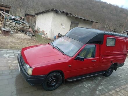Москвич / АЗЛК Другая 2001 в Болехове на Automoto.ua Красный Москвич / АЗЛК Другая, объемом двигателя 1.6 л и пробегом 140 тыс. км за 841 $, фото 1 на Automoto.ua