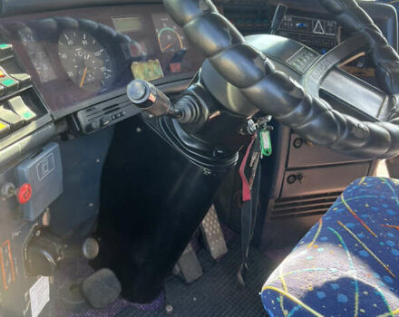 Синий Неоплан 122, объемом двигателя 15.1 л и пробегом 400 тыс. км за 13000 $, фото 5 на Automoto.ua