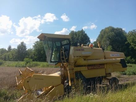 Желтый Нью Холланд 8030, объемом двигателя 6 л и пробегом 10 тыс. км за 22000 $, фото 1 на Automoto.ua