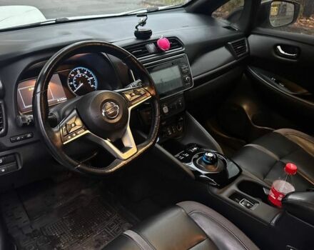 Білий Ніссан 110, об'ємом двигуна 0 л та пробігом 130 тис. км за 10000 $, фото 4 на Automoto.ua