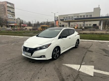 Білий Ніссан 110, об'ємом двигуна 0 л та пробігом 130 тис. км за 10000 $, фото 1 на Automoto.ua