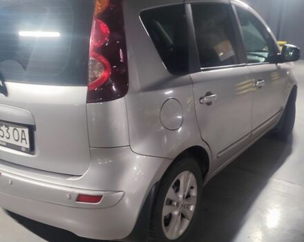 Сірий Ніссан 110, об'ємом двигуна 1.6 л та пробігом 246 тис. км за 7300 $, фото 2 на Automoto.ua