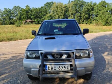 Сірий Ніссан 110, об'ємом двигуна 3 л та пробігом 243 тис. км за 5500 $, фото 1 на Automoto.ua