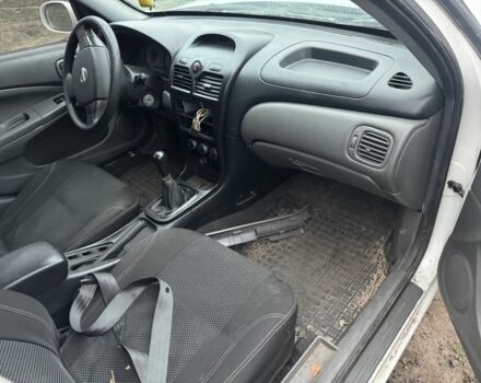 Білий Ніссан Альмера Класік, об'ємом двигуна 1.6 л та пробігом 325 тис. км за 1650 $, фото 10 на Automoto.ua